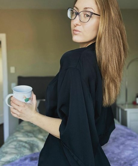 Layla Quinn exclusive model image