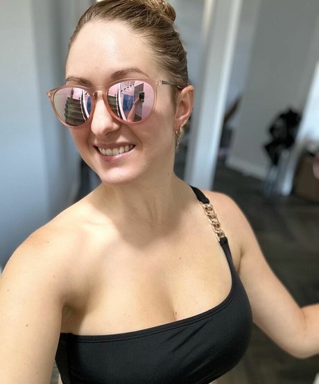 Layla Quinn model nice photos