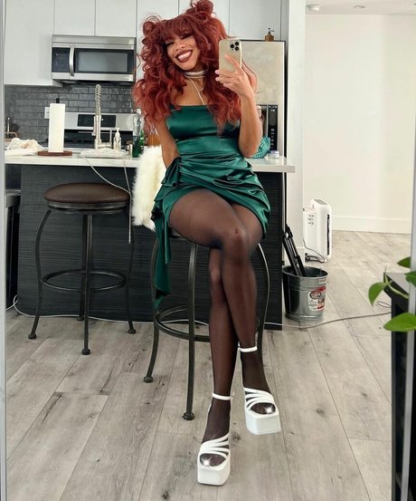 Kiera Please xxx model pics