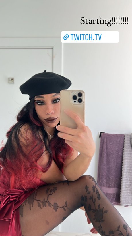 Kiera Please model nude pics