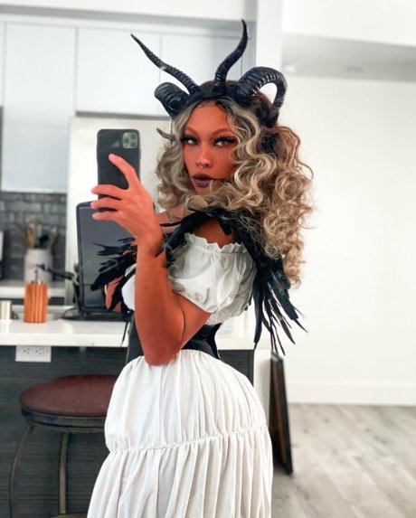 Kiera Please adult model images