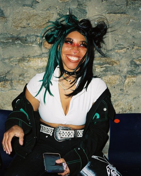 Kiera Please porn star pics