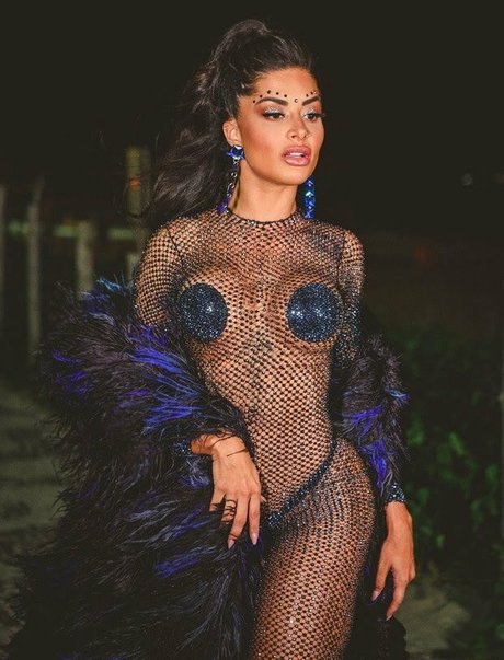 Aline Riscado nudes model pictures