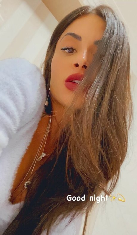 Aline Riscado pretty actress img