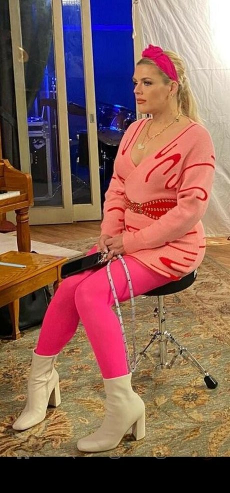 Busy Phillips pornographic actress gallery