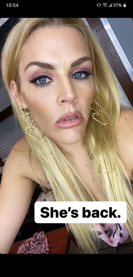 Busy Phillips hot star img