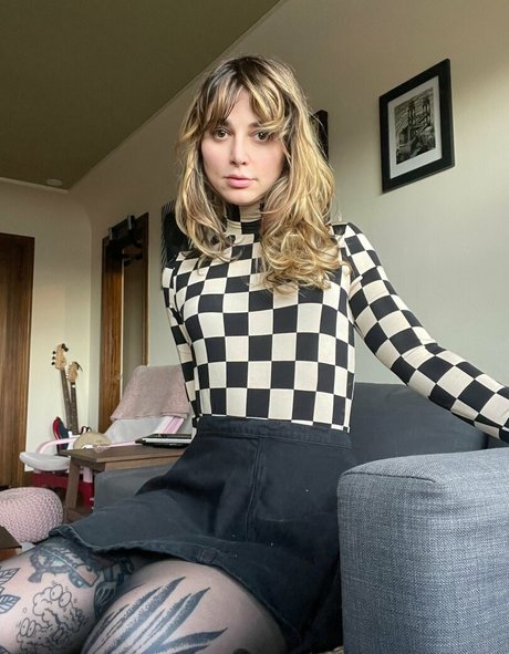 thewickedwren hot model images