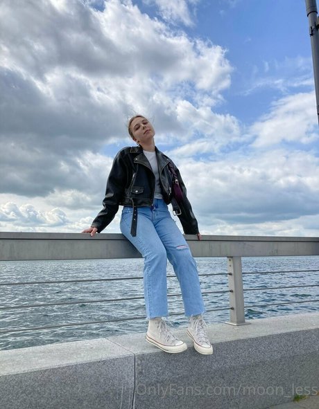 moon less pornstar nude images