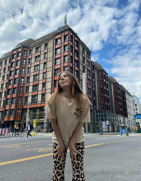 moon less nice model pics