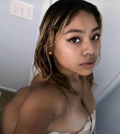 Leslie Luv pretty model images