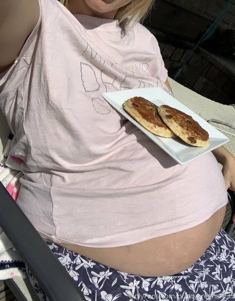 prettypregnant35 model photo