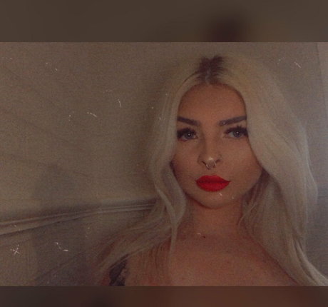 kyxxx pretty pornstar pic