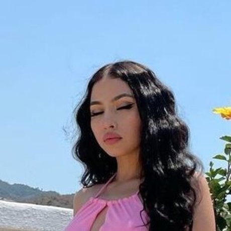 Melissa Estrella model sexy pics