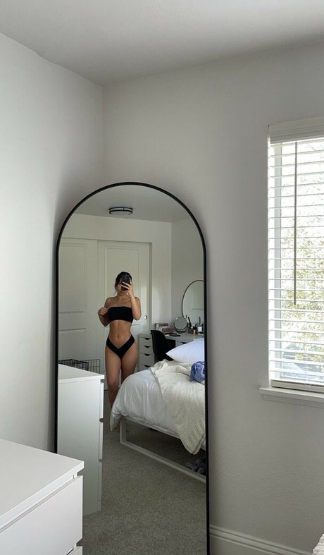 Melissa Estrella naked star images