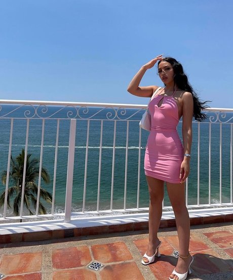 Melissa Estrella model naked photos