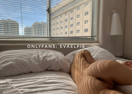 EvaElfie model beautiful galleries