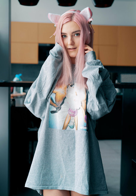 EvaElfie beautiful actress photos