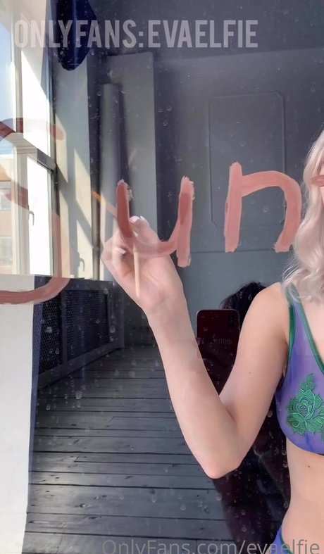 EvaElfie porn model pictures