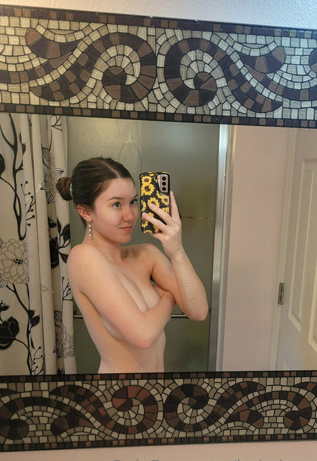 Jade Love pornographic actress image