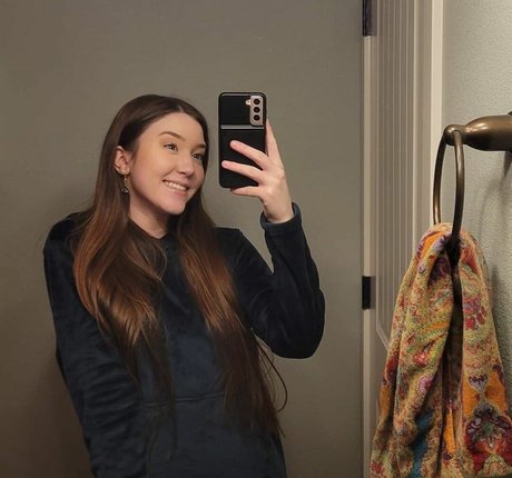 Jade Love porn model pics