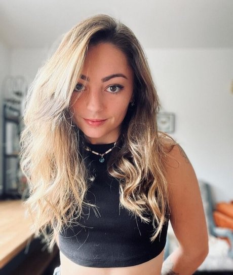 Roxane ASMR erotic star archive