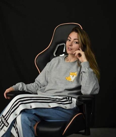 Roxane ASMR pornstar image