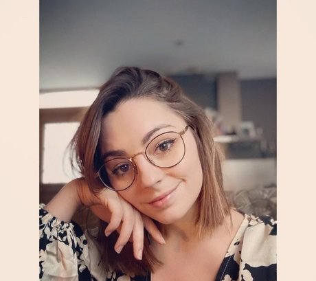 Roxane ASMR nice actress photo