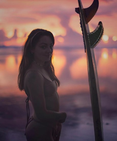 Roxane ASMR star erotic pic