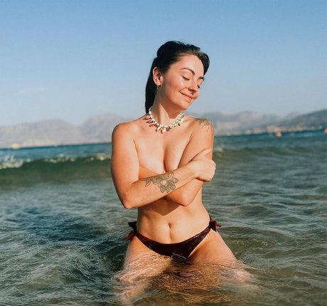 Roxane ASMR star top image