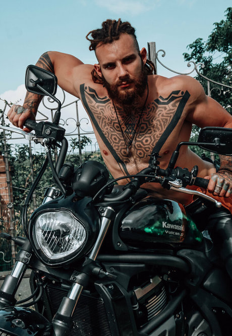 pervertmilan perfect actress pics