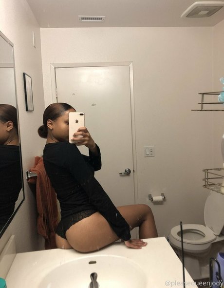 officiallyariaa exclusive pornstar photo