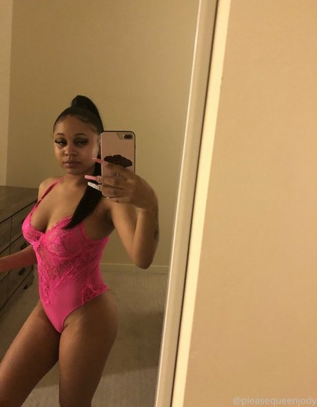 officiallyariaa star beautiful pics