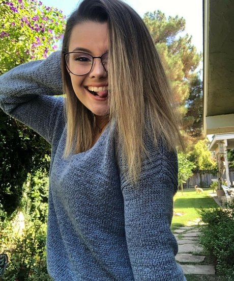 Mally Mouse xxx pornstar pics