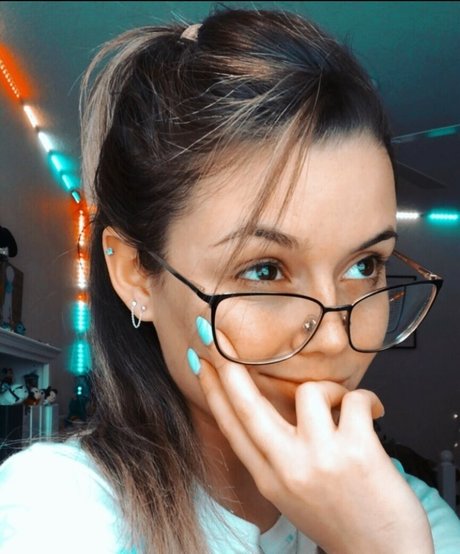 Mally Mouse star nude images