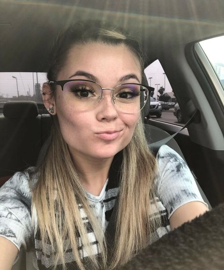 Mally Mouse pretty model photo