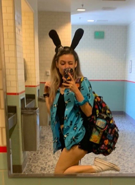 Mally Mouse pornstar exclusive picture