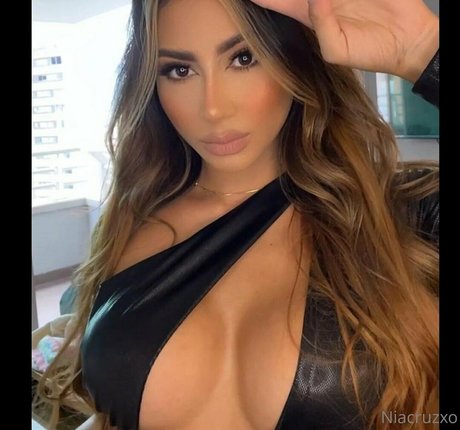 niacruzxo exclusive pornstar picture