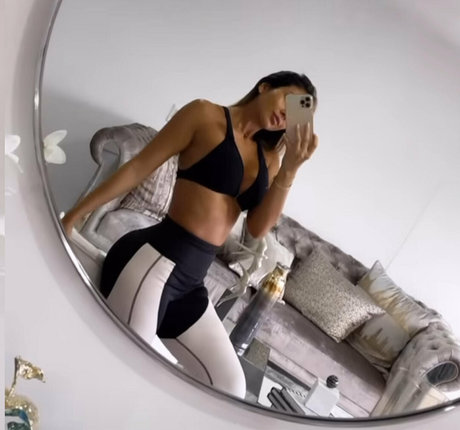 niacruzxo model naked photos