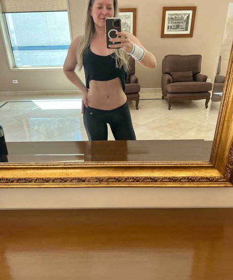 Joice Hasselmann beautiful model img