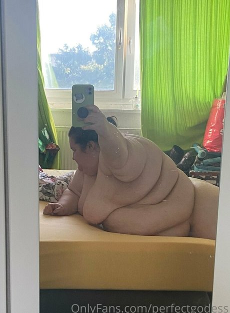 perfectgodess naked model photo