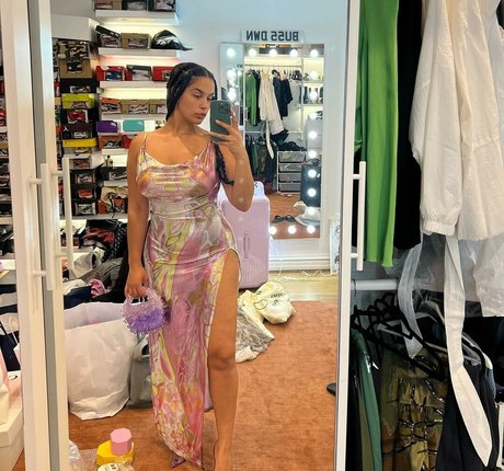 Jorja Smith adult model galleries