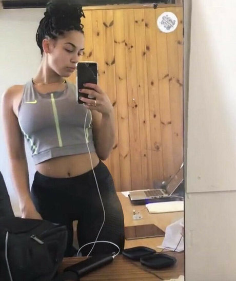 Jorja Smith nude model gallery