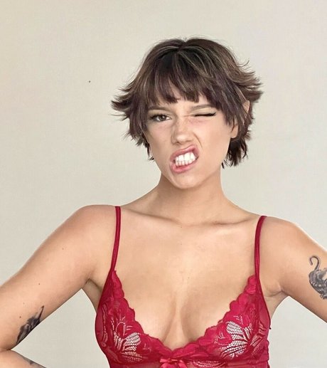 wellbeingwithabigail star nude pics