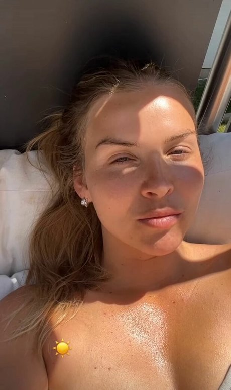 cute babe onlyfans naked galleries