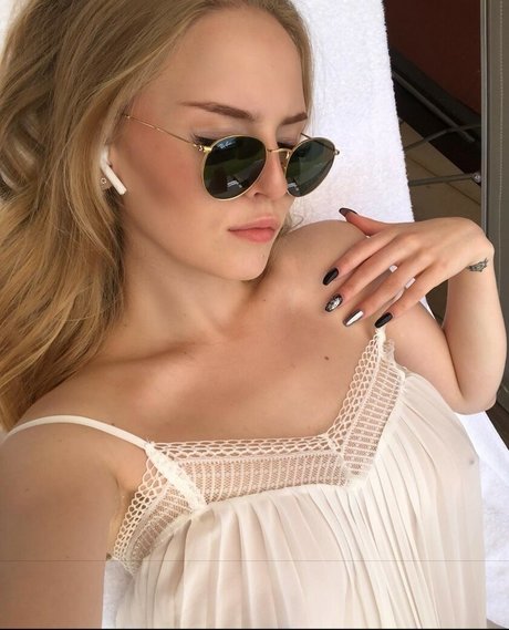 Oksana Neveselaya adult actress pic