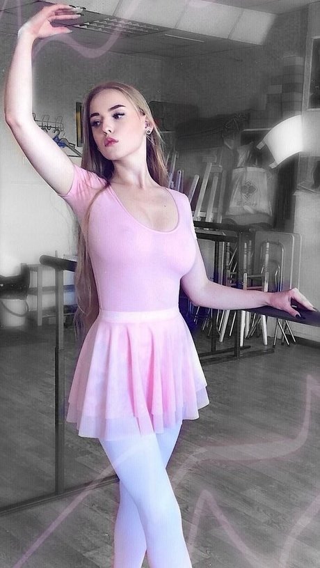 Oksana Neveselaya hot actress gallery