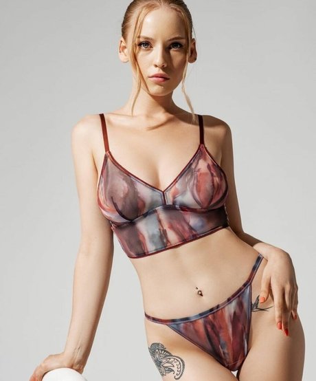 Oksana Neveselaya best model img