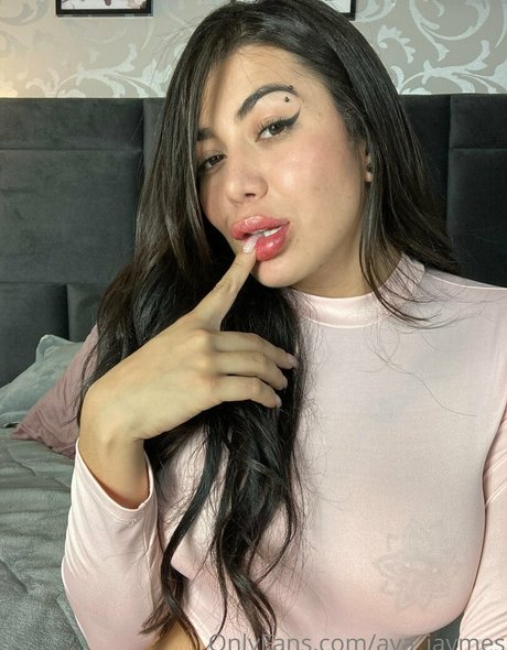 avajaymesfree exclusive model pic