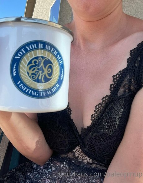 paleopinup model high quality picture