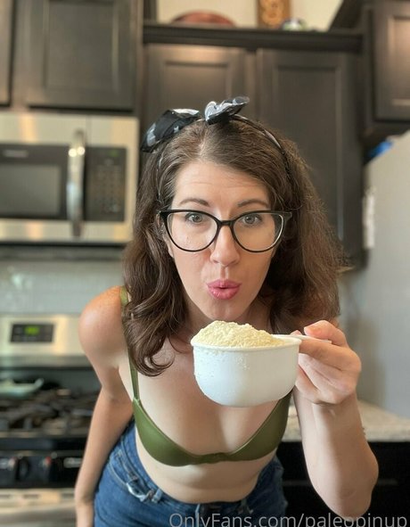 paleopinup pretty pornstar picture